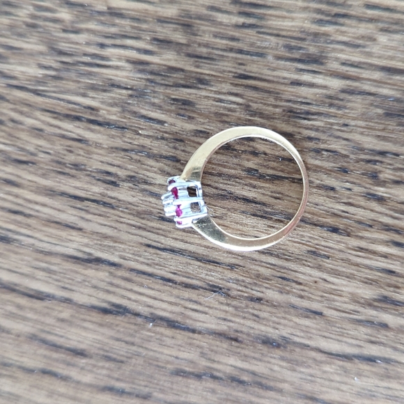 Ruby and diamond ring 10k yellow and white gold - Picture 3 of 8